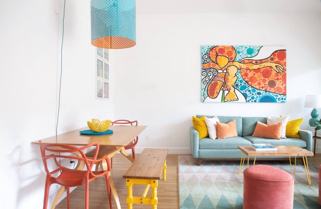 Fresh & Walkable Bright Beach Bungalow