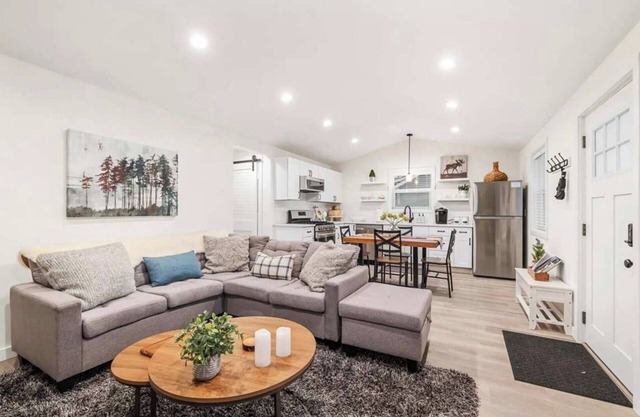 Freshly Updated Hideaway in CDA’s Best Spot