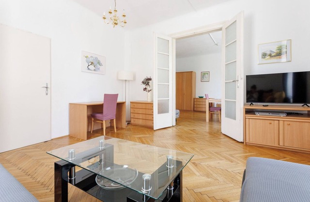 Friendly apartment 7 minutes by subway to the city center