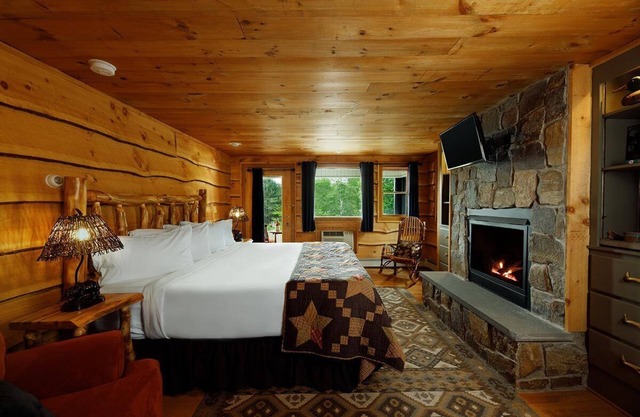 Friends Lake Inn