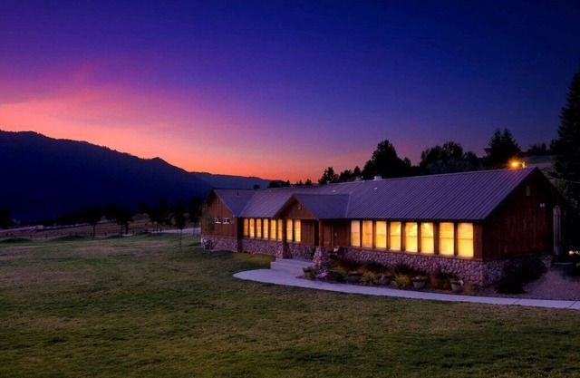 From 20 to 80 people, enjoy this private mountain Retreat!