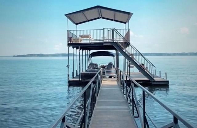 From sunrise to sunset people love this place. Perfect location!