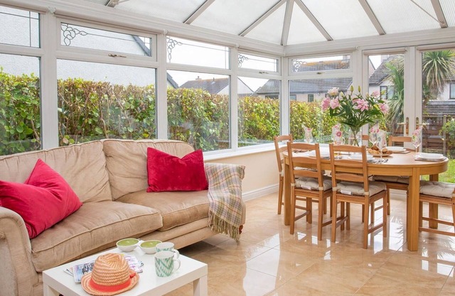 FRON, family friendly, with a garden in Menai Bridge