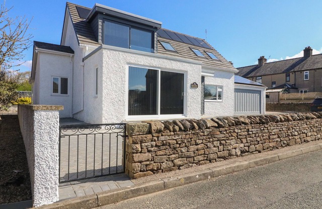 FRON Y FELIN, family friendly, country holiday cottage in Ingleton