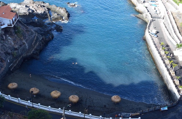 Front line apartment in Puerto Santiago-Los Gigantes with beautiful views.