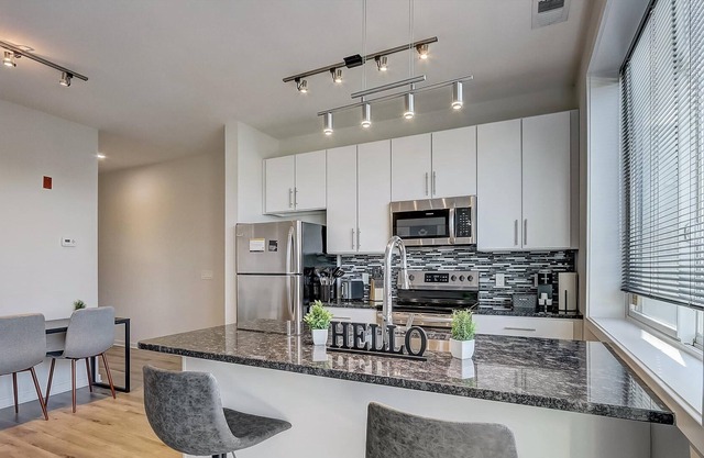 Frontdesk | 1 BR Apt near The Oval