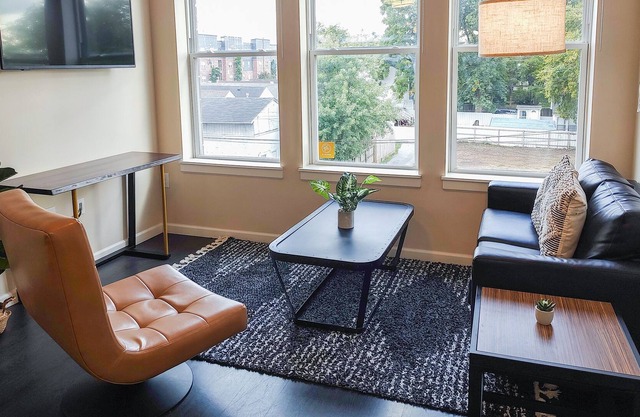 Frontdesk | 2 BR Apt near Churchill Downs