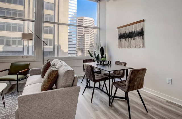 Frontdesk | 2 BR Apt by Soldiers/Sailors Monument