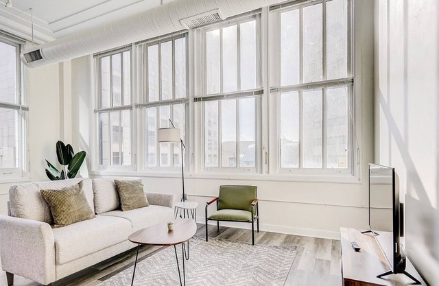 Frontdesk | 2 BR Apt near Indy Motor Speedway