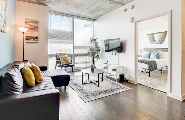 Frontdesk | Breathtaking Uptown 1BR Apt w/ Parking