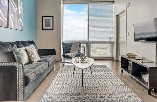 Frontdesk | Classy 1bd High-Rise in Uptown