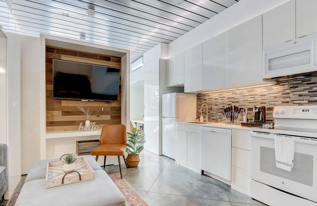 FRONTDESK Mikros on Ashbury Micro Apts Cleveland