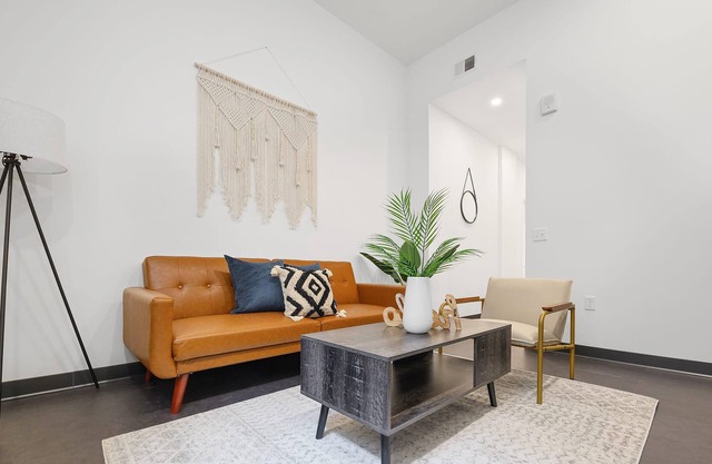 Frontdesk | Modern 1 BR Downtown