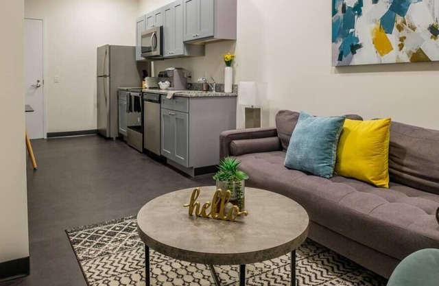 Frontdesk | Modern Studio Apt near Dining