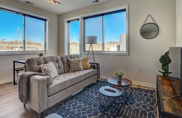 Frontdesk | New 2 BR Apt in Brewerytown