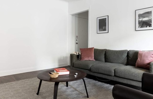 Frontdesk | Refreshed 1BR Apt in Hyde Park