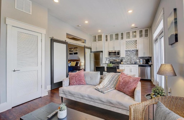 FRONTDESK Village at Commonwealth Apts Plaza Midwood Charlotte