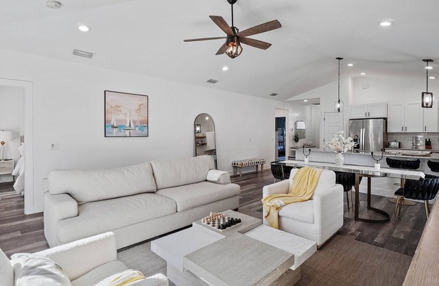Fruitville Haven - Cozy KING Bed/Free Wi-Fi