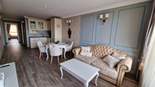 FS Apartments - Modern Sea-View Apt - First Line