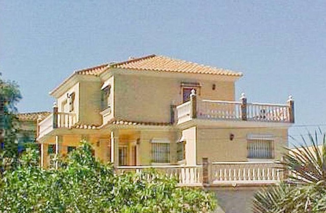 Fuengirola1500 m from the beach, private pool.