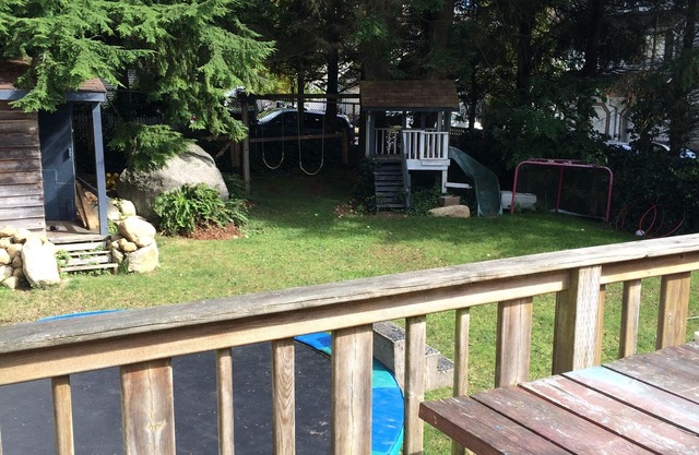Full House steps from Mount Seymour Provincial Park and minutes to Deep Cove