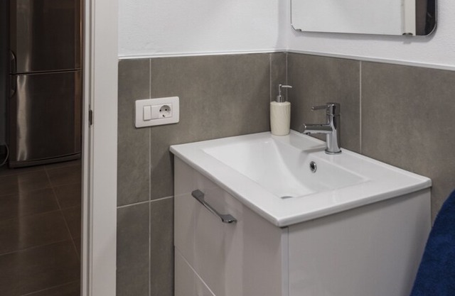 Full center of Las Americas, renovated, high floor