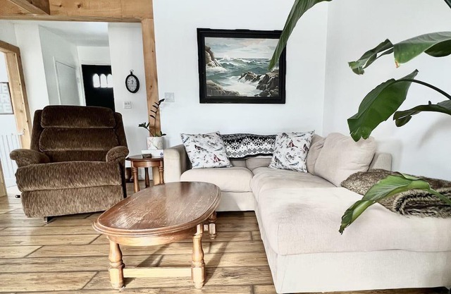 Full Cozy & Modern Bungalow in a quiet neighbourhood