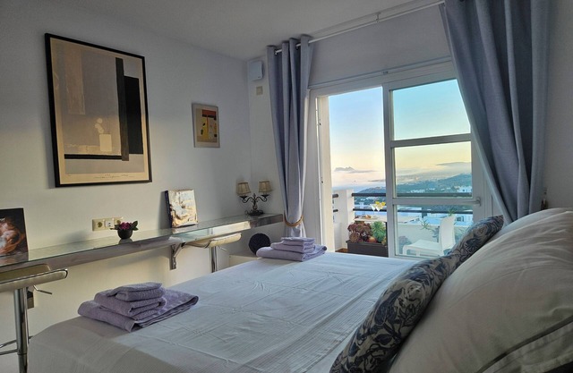 Full eyes sea view villa w. swimming pool, close to beach & golfs