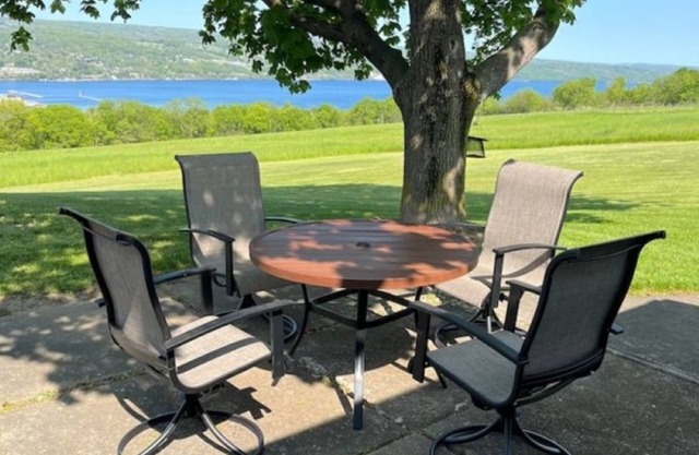 Full House Overlooking Watkins Glen & Seneca Lake!