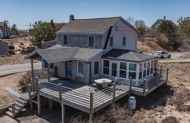 Full Plum Island house - steps to beach, fully equipped, comfort and convenience