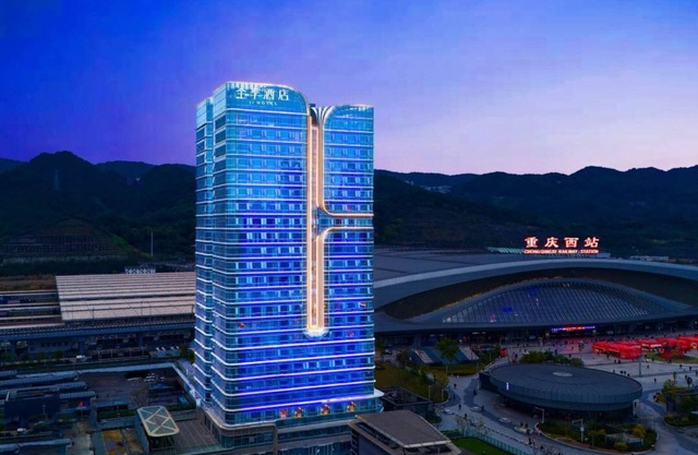 Full Season Hotel Chongqing West Train