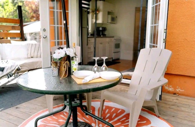 Full Suite! Private and Secluded Deck/Yard! Central to Vernon! Pet Friendly!n