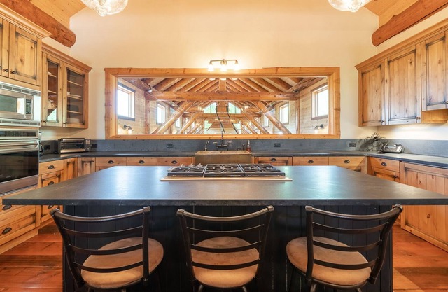Full Throttle Carbondale Ranch Deluxe Barn Apartment