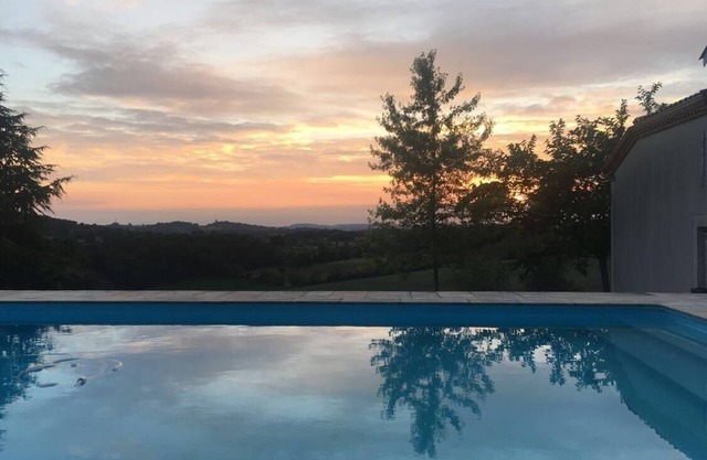 Fully air-conditioned 4-bedroom house, swimming pool, pool house with panoramic view