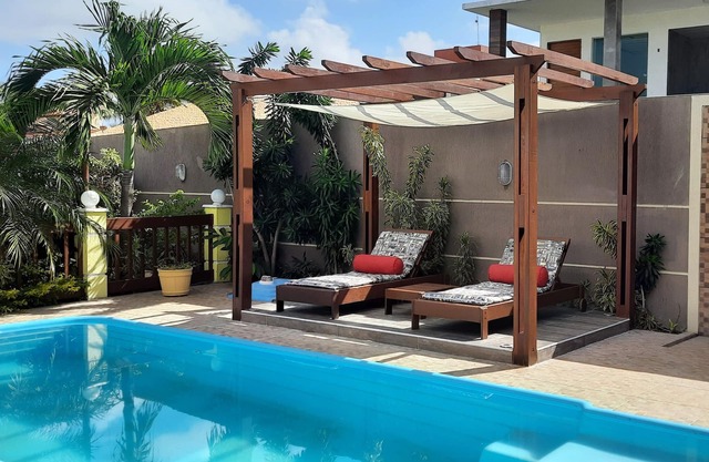 Fully air conditioned house with 4 suites on the beach near Guarajuba.