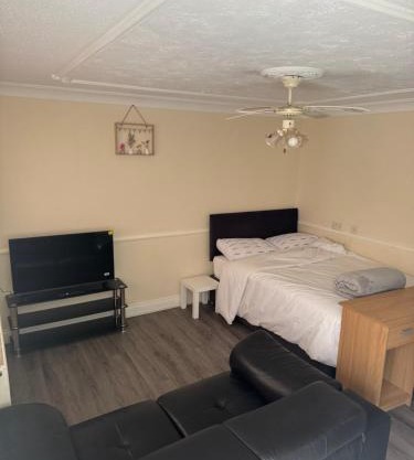 Fully en-suite with kitchen