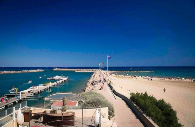 Fully-equipped T2 apartment in Port de Canet-en-Roussillon, ground floor, near beach.