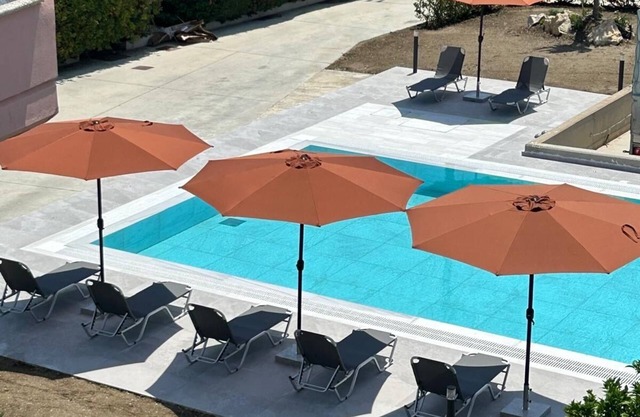 Fully equipped and spacious apartment with balconies and outdoor pool