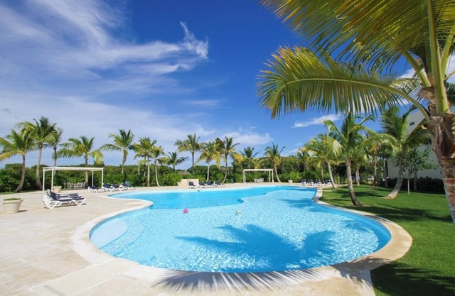 Fully equipped apartment overlooking golf course at luxury beach resort