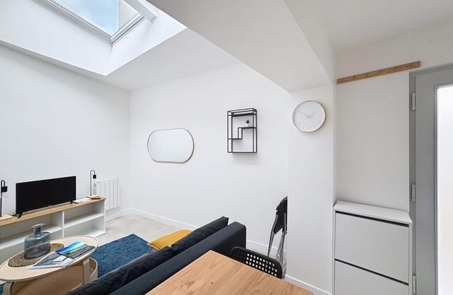 Fully-equipped 4-person station apartment N2