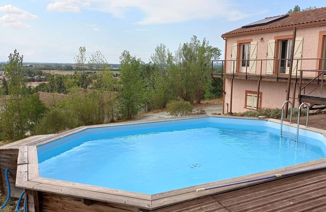 Fully equipped house, swimming pool, view & quiet