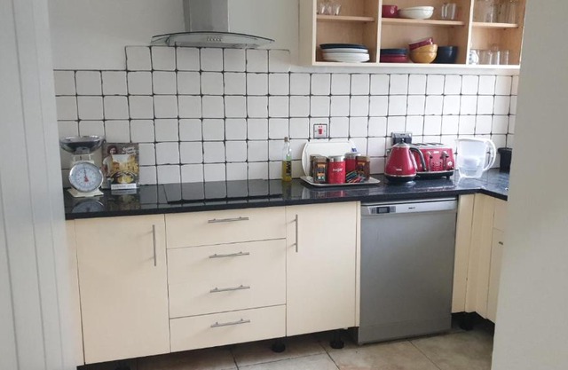 Fully Equipped Modern 3 bedroom House