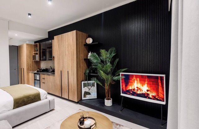 Fully-Equipped Modern Apartment Menlyn Maine Attractions
