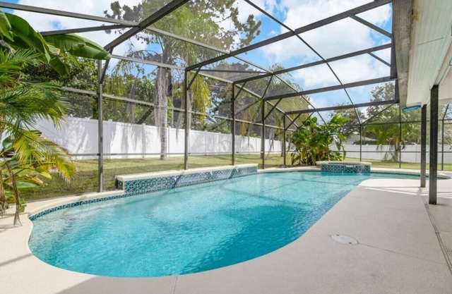 Fully Fenced, Extra Large Lot, Private Pool & Spa Close to Attractions, Restaurants & Supermarkets (PG2200)