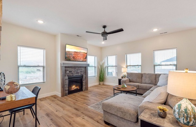 Fully Fenced Yard-Dog Friendly | 2 King | 4 Twin | Summer Games!