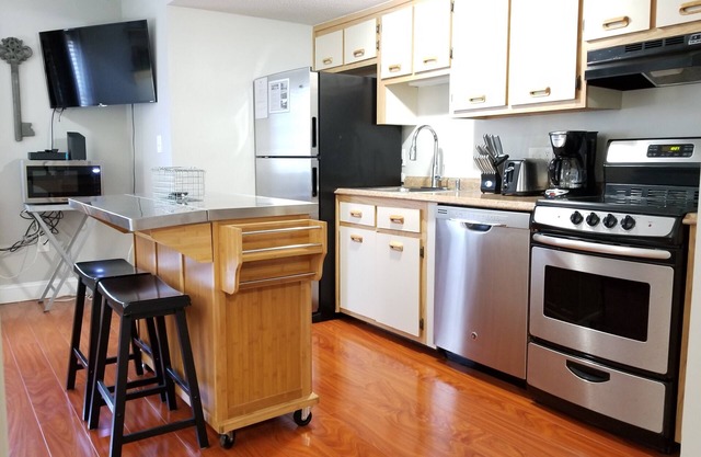 Fully Furnished 1st Floor, 1 Bed, 1 Bath Condo