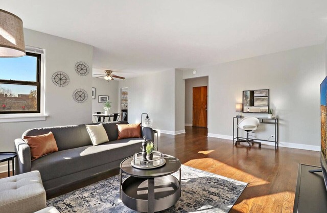 Fully furnished 2BR w/ Cozy Living Room & Wi-Fi!