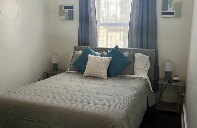 Fully-furnished Apartment in Heart of Bay City