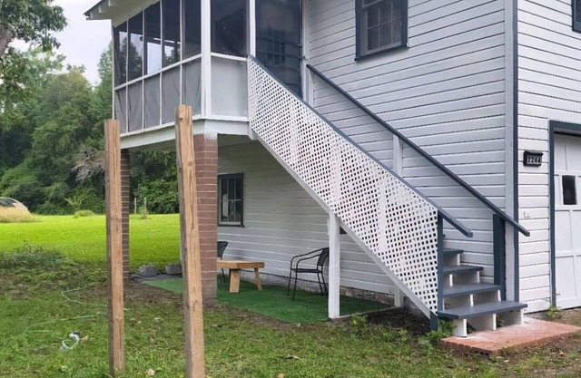 Fully furnished cozy 2-bedroom apartment on quiet lot in Orangeburg, SC