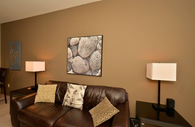 Fully Furnished Executive Suite Close to Transit and Amenities